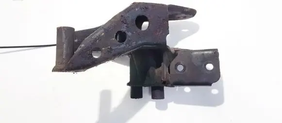 Nissan Almera Tino Engine mounting bracket