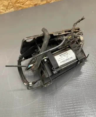 Volvo XC90 Air suspension compressor/pump 15150000713 A000071310231190