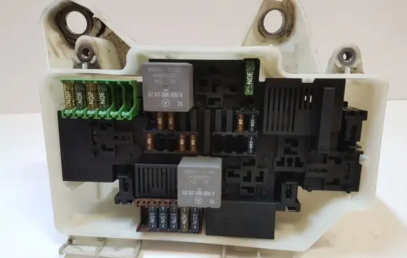 Mercedes-Benz C W205 Fuse module A2055400082 A0009822923