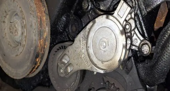 Volvo V50 Generator/alternator belt tensioner 950007