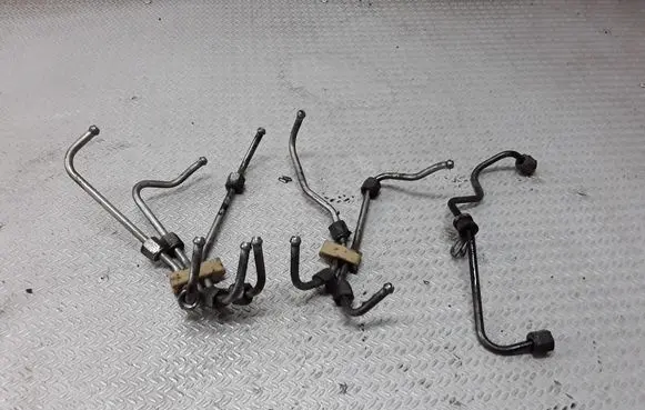 Fuel injector supply line/pipe