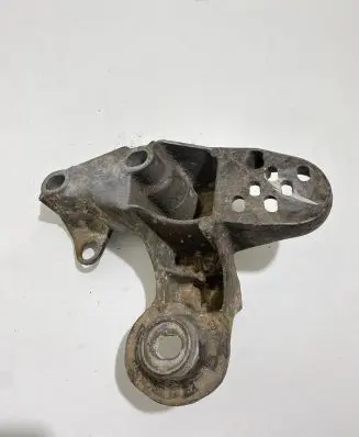 Volkswagen PASSAT B5.5 Engine mounting bracket 4B0199351B