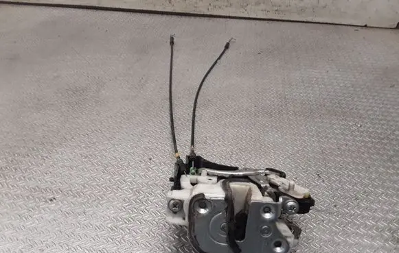Mitsubishi Lancer VIII Rear door lock