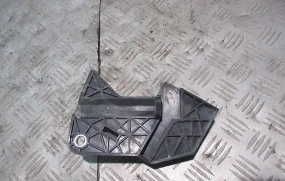 Volvo V50 Gear shift cable bracket 30681386
