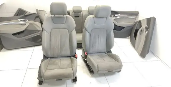 Audi e-tron Seat set 