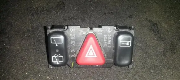 Mercedes-Benz E W210 Hazard light switch 2108208010 00735156