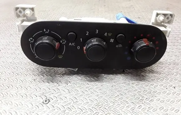 Renault Trafic III (X82) Climate control unit E1093049A 30080060