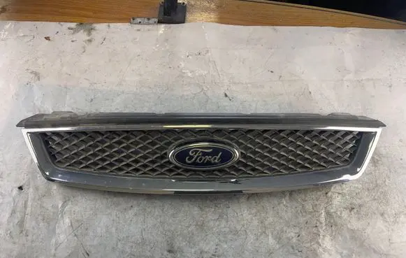 Ford Focus Front bumper upper radiator grill 4M518C436