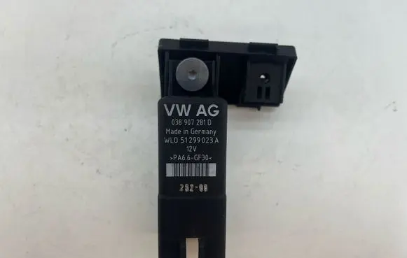 Audi A3 S3 8P Glow plug pre-heat relay 038907281D