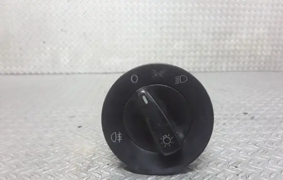 Volkswagen Polo IV 9N3 Light switch 1C0941531