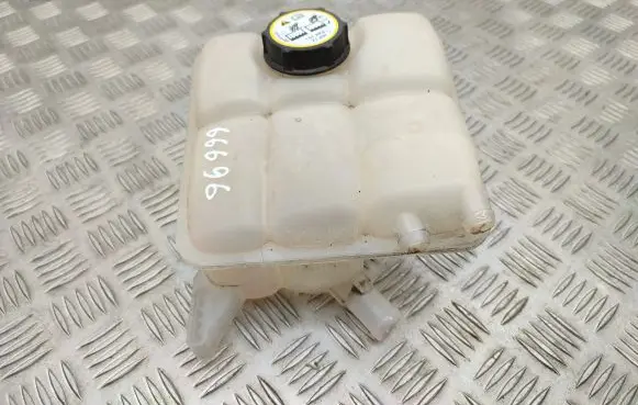 Ford Focus Coolant expansion tank/reservoir 8V618K218AE