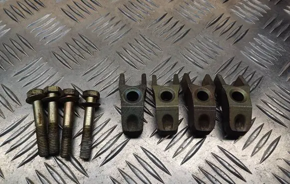 Audi A4 S4 B5 8D Fuel Injector clamp holder 