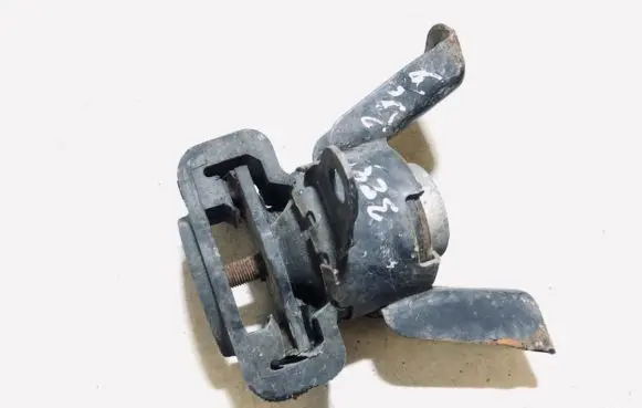 Mazda 323 F Engine mount bracket