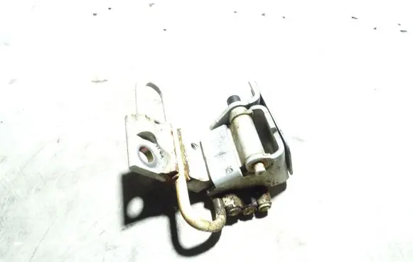 Audi A6 S6 C5 4B Front door lower hinge 4B0831411A