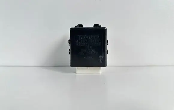 Toyota RAV 4 (XA30) Window wiper relay 8594042020 4230001000