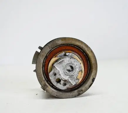 Volkswagen PASSAT B5 Other engine bay part 038109243M