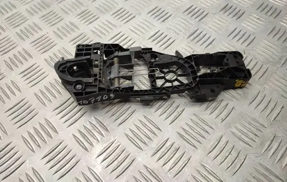 Volkswagen PASSAT B7 Front door exterior handle/bracket 3C0837886J