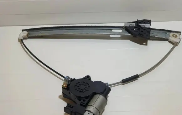 Mazda 3 I Front door window regulator motor G22C5858X CM011750 TN774605