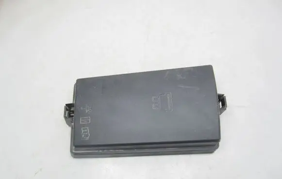 Volkswagen PASSAT B8 Fuse box cover 5Q0937132B