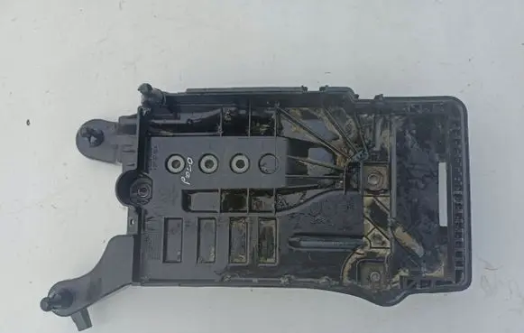 Volkswagen Polo VI Battery box tray 2Q0915331