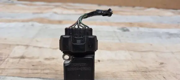 Toyota Avensis T250 Mass air flow meter 2220427010 AFH70M23
