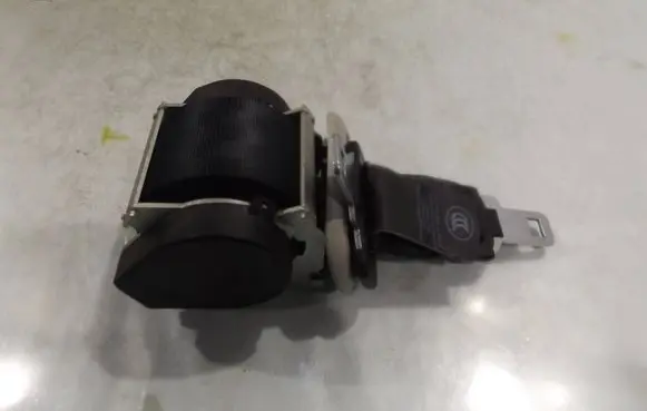 Renault Scenic III - Grand scenic III Middle seatbelt (rear) 