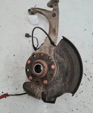 Audi A4 S4 B5 8D Front wheel hub