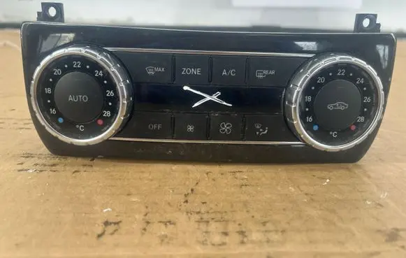 Mercedes-Benz CLS C218 X218 Climate control unit A2049003803