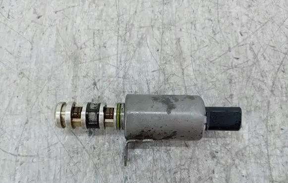Peugeot 308 Camshaft position sensor V756665280-02