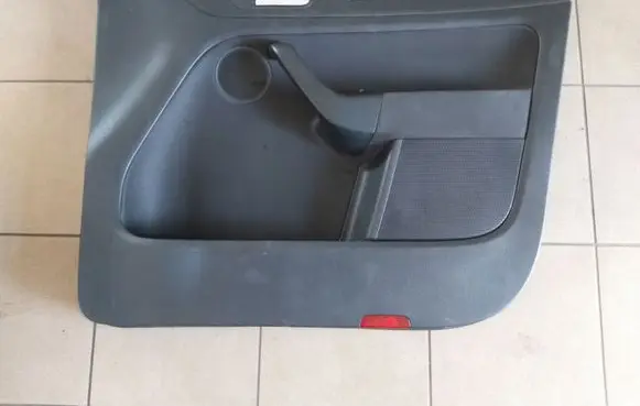 Volkswagen Golf Plus Front door card panel trim 5M1868110