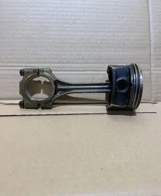 Volkswagen Polo IV 9N3 Piston with connecting rod 76L82