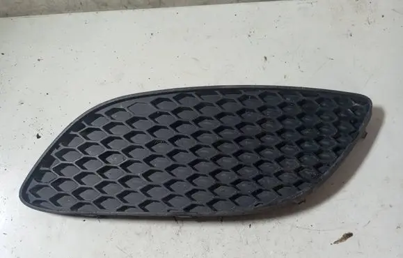 Opel Zafira B Front bumper lower grill 13247320