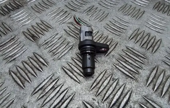 Toyota Avensis T270 Camshaft position sensor 05L271290