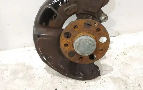 Mercedes-Benz E W212 Front wheel hub DALISID2482 2123322301 2123320700