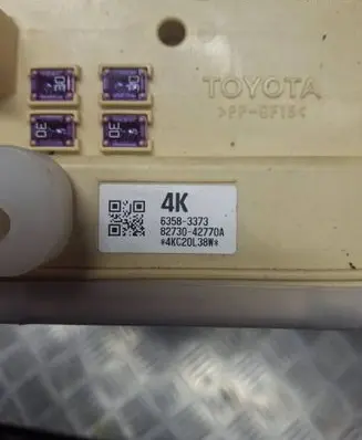 Toyota RAV 4 (XA40) Fuse module 63583373 4KC20L38W 8273042770A