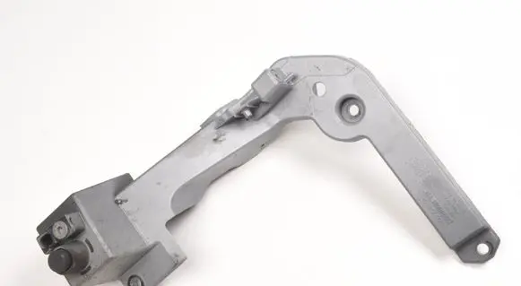 Volvo XC40 Fender mounting bracket 32318691