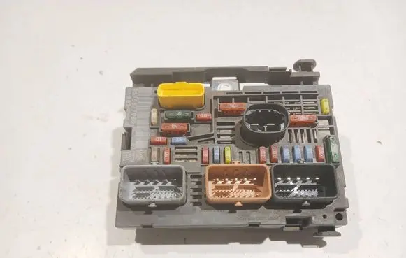 Peugeot 407 BSM Control unit 9675877980 R02