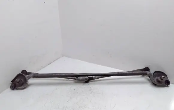 Chrysler 300 - 300C Front wiper linkage 