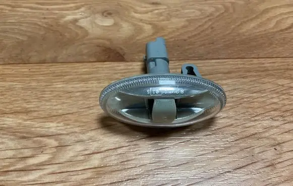 Peugeot Partner Front fender indicator light 0104706