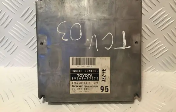 Toyota Corolla Verso E121 Engine control unit/module 8966113070 1752008111