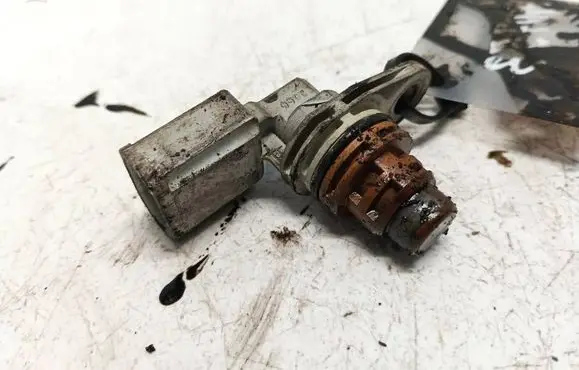 Volkswagen Golf V Camshaft position sensor 030907601d