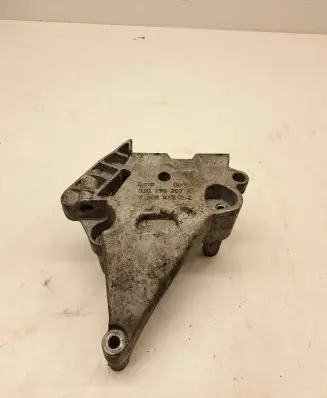 Audi A3 S3 8P Engine mounting bracket 03G199207A V500K1S22