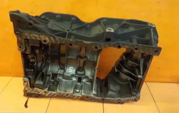 Opel Vivaro Oil sump 8200963715 153A2