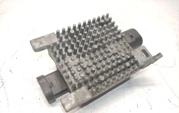 BMW 1 F20 F21 Coolant fan relay 7608410 5000923 700005293215