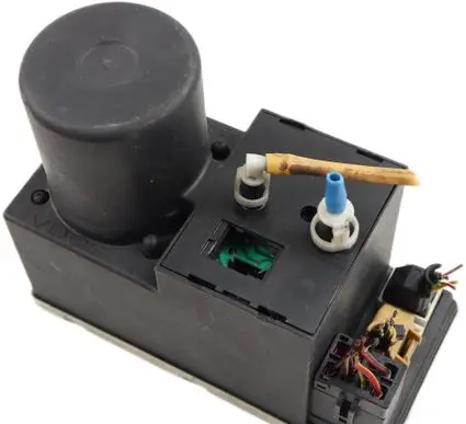 Audi A3 S3 8L Central locking vacuum pump 8D0862257C