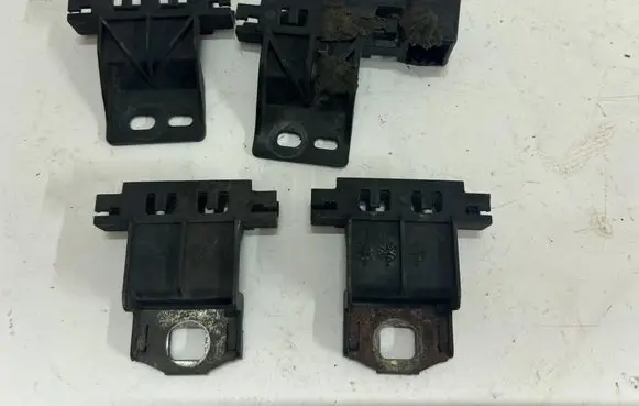 Mazda 2 Radiator mount bracket 