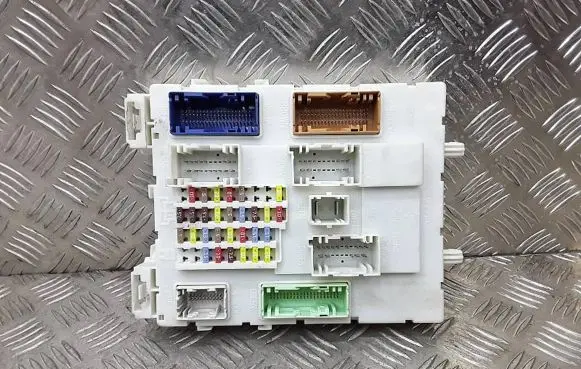 Ford Focus Fuse box set SAEJ1690 GV6T14A073EF