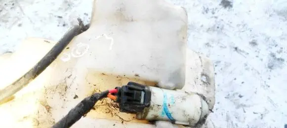 Honda CR-V Windscreen/windshield washer pump