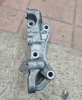 Citroen C4 Grand Picasso Engine mounting bracket 9673585780