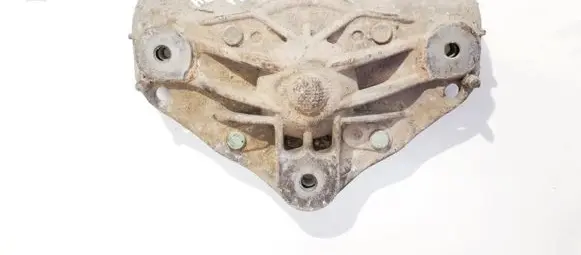 Volkswagen Touareg I Coil spring mount 